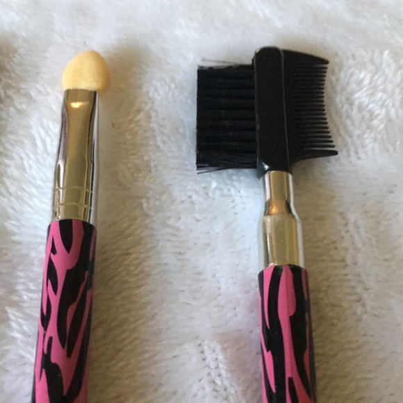 Pink & black striped makeup brush set Includes eye shadow & eyebrow brush - Picture 3 of 5